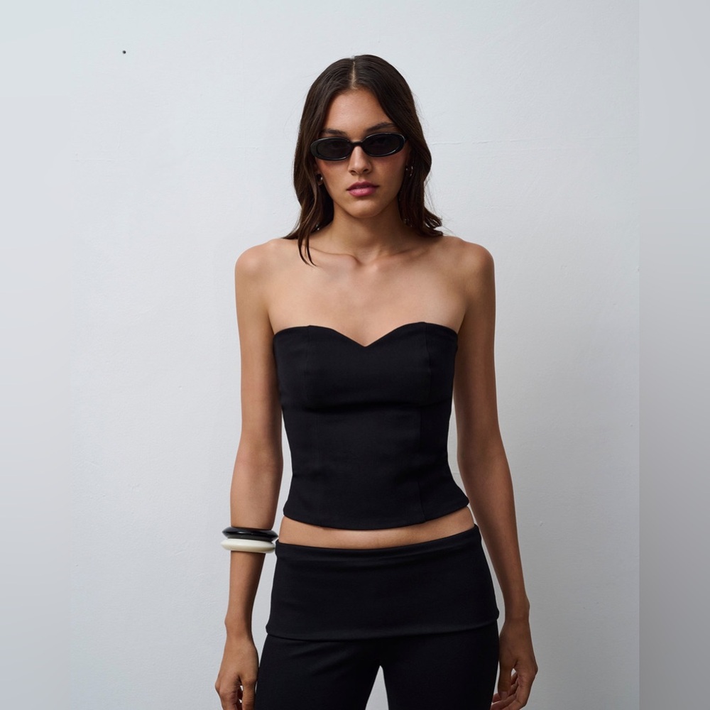 Black strapless corset